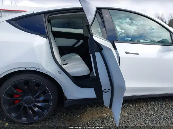 7SAYGDEF1NF459990 2022 TESLA MODEL Y - Image 8