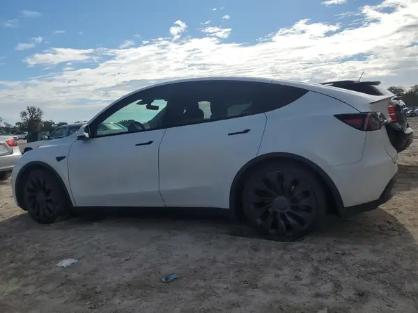 7SAYGDEF1NF467314 2022 TESLA MODEL Y - Image 2