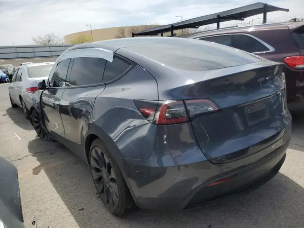 7SAYGDEF1NF491967 2022 TESLA MODEL Y - Image 2