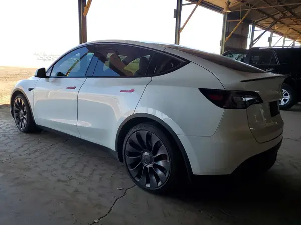 7SAYGDEF1NF494450 2022 TESLA MODEL Y - Image 2