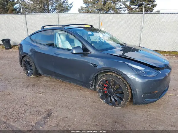 7SAYGDEF1NF510811 2022 TESLA MODEL Y - Image 1