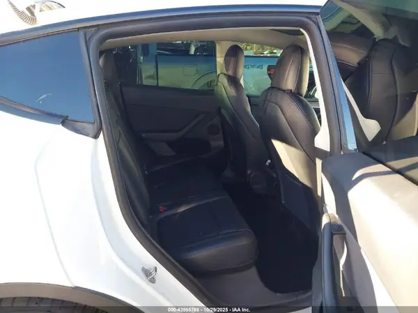 7SAYGDEF1NF521341 2022 TESLA MODEL Y - Image 8