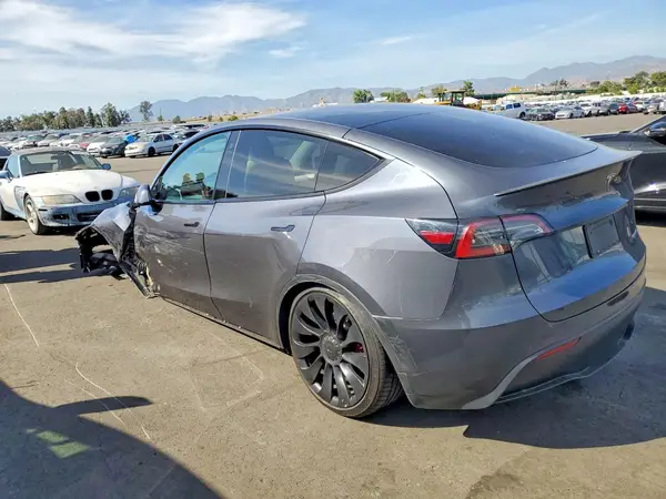 7SAYGDEF1NF530606 2022 TESLA MODEL Y - Image 2