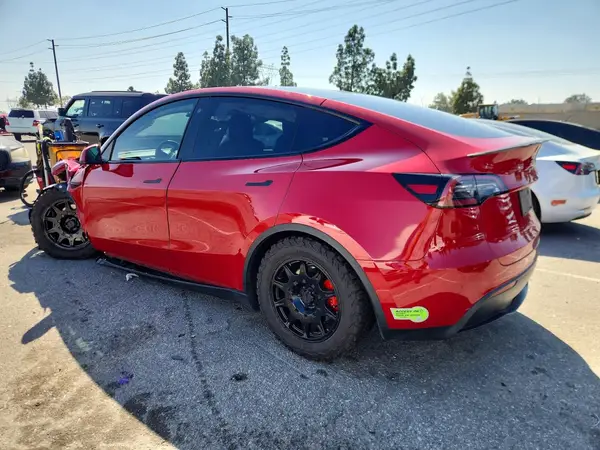 7SAYGDEF1PF588931 2023 TESLA MODEL Y - Image 2