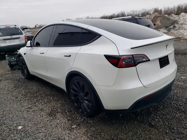 7SAYGDEF1PF596740 2023 TESLA MODEL Y - Image 2
