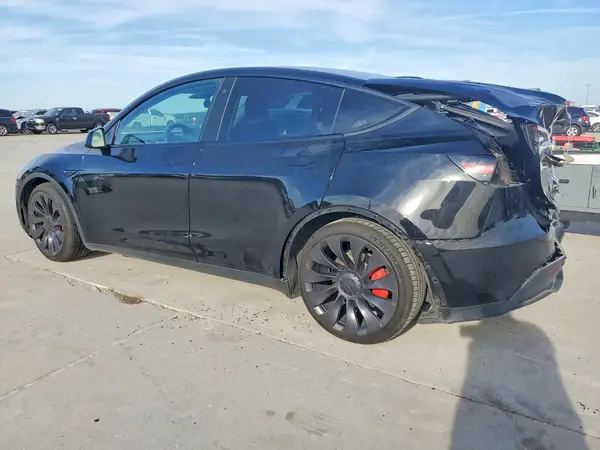7SAYGDEF1PF643863 2023 TESLA MODEL Y - Image 2