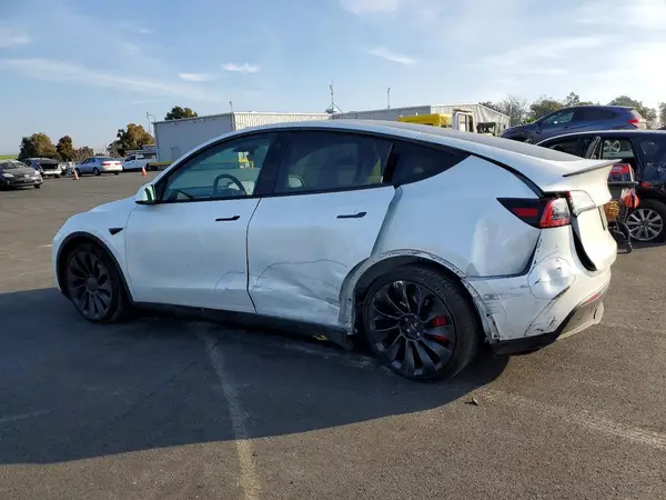7SAYGDEF1PF693842 2023 TESLA MODEL Y - Image 2