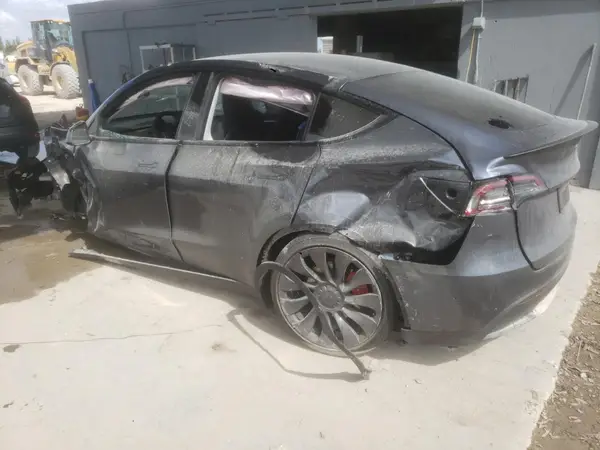 7SAYGDEF1PF751609 2023 TESLA MODEL Y - Image 2