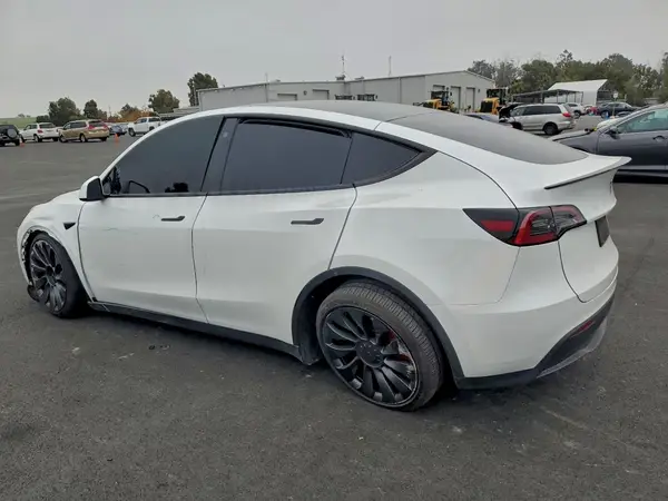7SAYGDEF1PF757040 2023 TESLA MODEL Y - Image 2