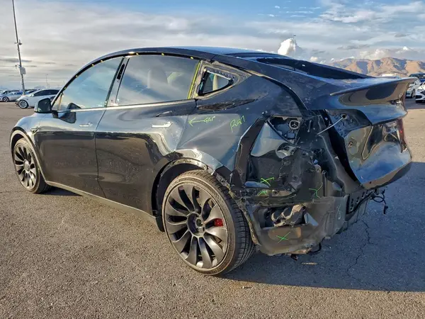 7SAYGDEF1PF766028 2023 TESLA MODEL Y - Image 2