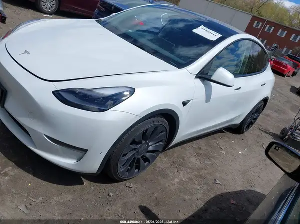 7SAYGDEF1PF797800 2023 TESLA MODEL Y - Image 2