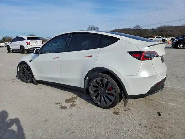 7SAYGDEF1PF804048 2023 TESLA MODEL Y - Image 2