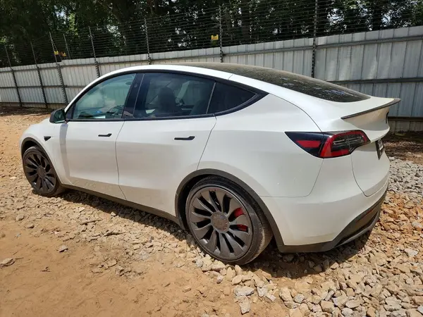 7SAYGDEF1PF809282 2023 TESLA MODEL Y - Image 2