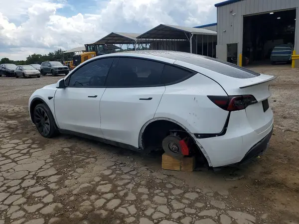 7SAYGDEF1PF832951 2023 TESLA MODEL Y - Image 2