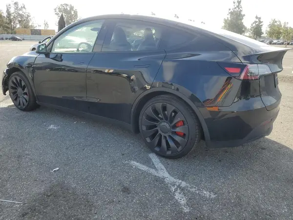 7SAYGDEF1PF856375 2023 TESLA MODEL Y - Image 2