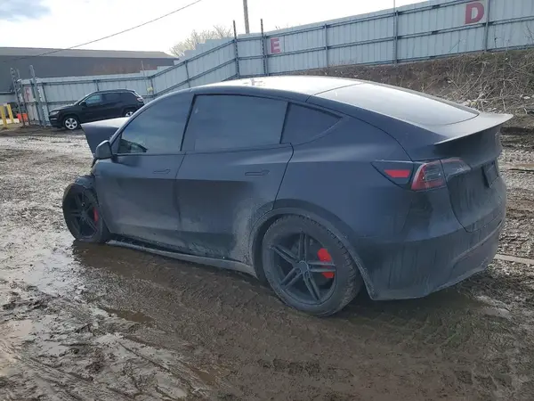 7SAYGDEF1PF857221 2023 TESLA MODEL Y - Image 2