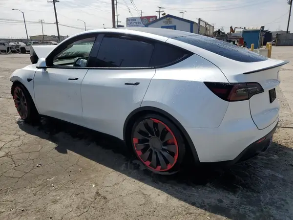 7SAYGDEF1PF915490 2023 TESLA MODEL Y - Image 2