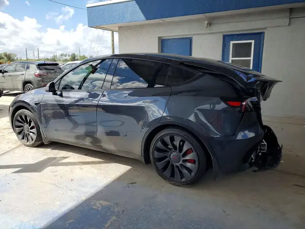 7SAYGDEF1RA274504 2024 TESLA MODEL Y - Image 2