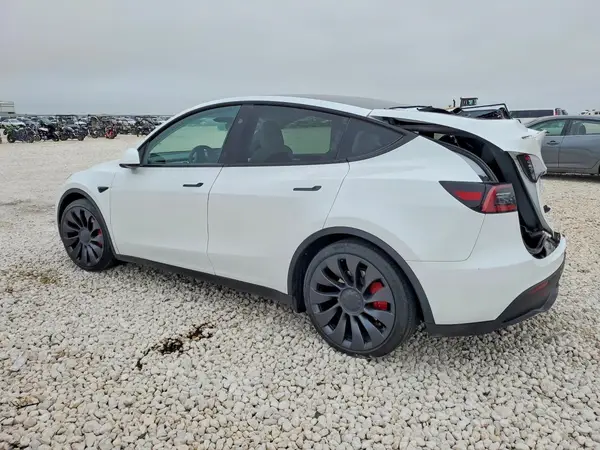 7SAYGDEF1RA275099 2024 TESLA MODEL Y - Image 2