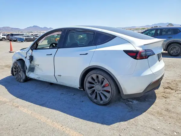 7SAYGDEF1RA285597 2024 TESLA MODEL Y - Image 2