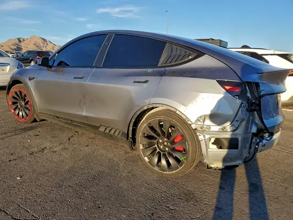 7SAYGDEF1RA294302 2024 TESLA MODEL Y - Image 2