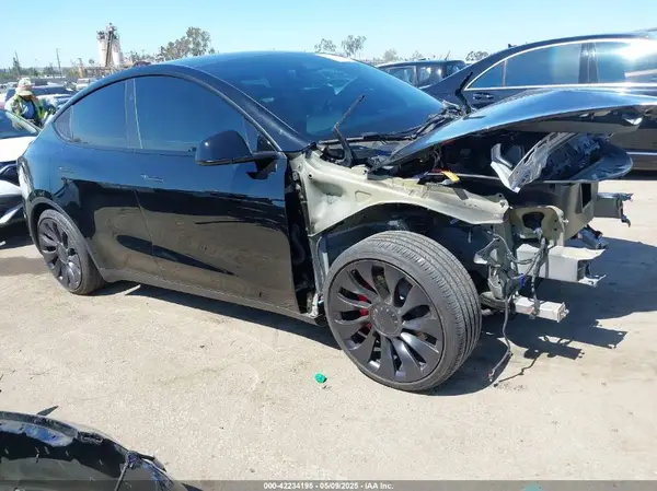 7SAYGDEF1RF049387 2024 TESLA MODEL Y - Image 1