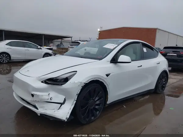 7SAYGDEF1RF052810 2024 TESLA MODEL Y - Image 2