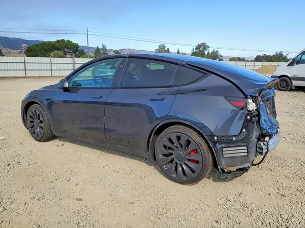 7SAYGDEF1RF079621 2024 TESLA MODEL Y - Image 2