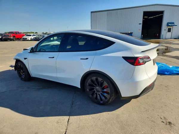 7SAYGDEF1RF181551 2024 TESLA MODEL Y - Image 2