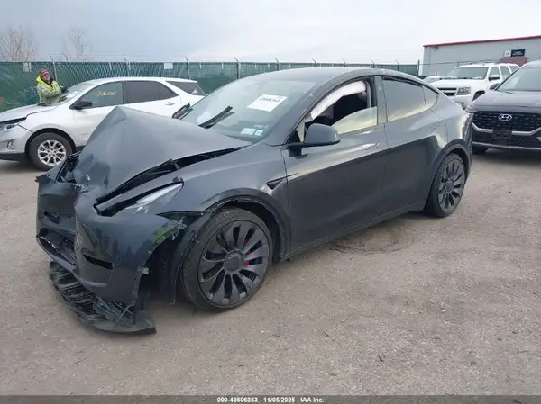 7SAYGDEF1SA336487 2025 TESLA MODEL Y - Image 2