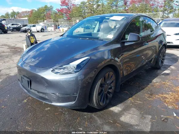 7SAYGDEF1SA370574 2025 TESLA MODEL Y - Image 2