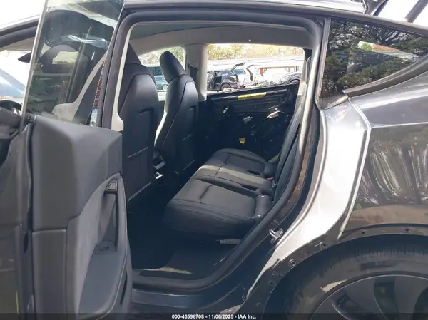 7SAYGDEF1SA370574 2025 TESLA MODEL Y - Image 8