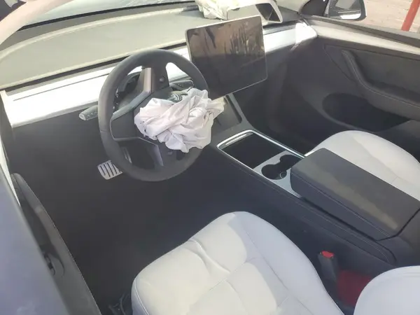 7SAYGDEF1SF310085 2025 TESLA MODEL Y - Image 8