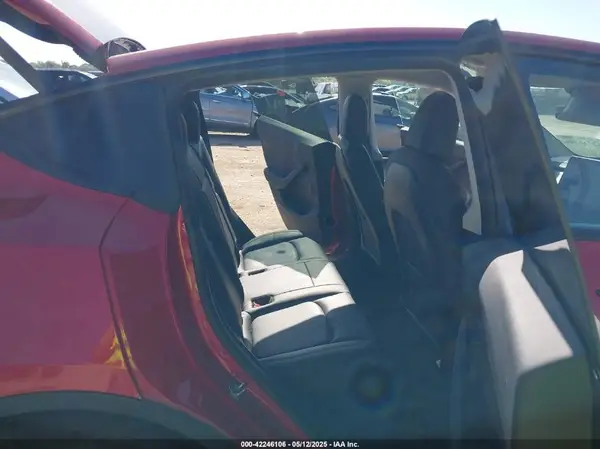 7SAYGDEF2NF323352 2022 TESLA MODEL Y - Image 8