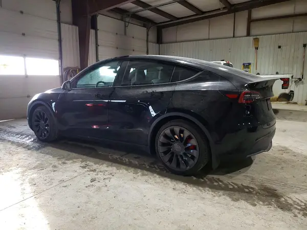7SAYGDEF2NF326204 2022 TESLA MODEL Y - Image 2