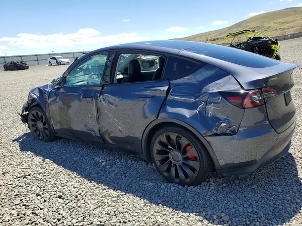 7SAYGDEF2NF340670 2022 TESLA MODEL Y - Image 2