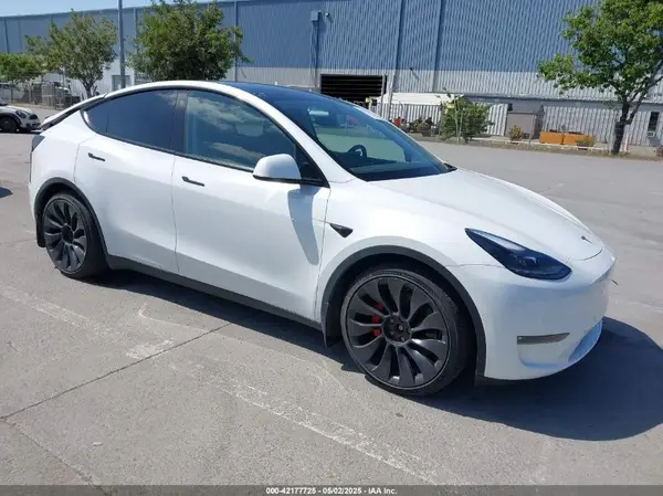 7SAYGDEF2NF347456 2022 TESLA MODEL Y - Image 1