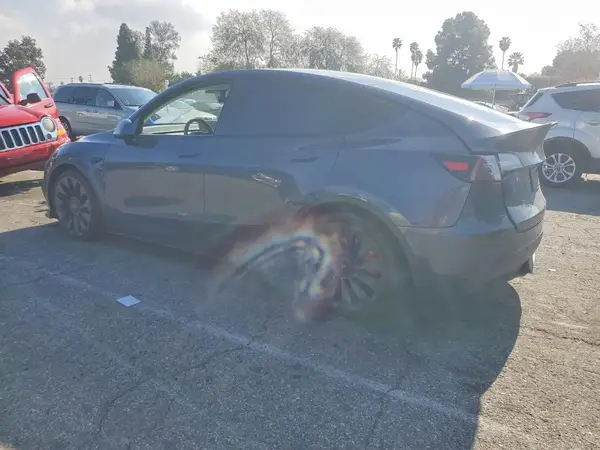 7SAYGDEF2NF350499 2022 TESLA MODEL Y - Image 2
