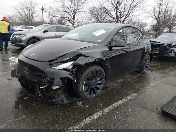 7SAYGDEF2NF380201 2022 TESLA MODEL Y - Image 2