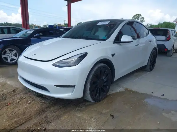 7SAYGDEF2NF381221 2022 TESLA MODEL Y - Image 2