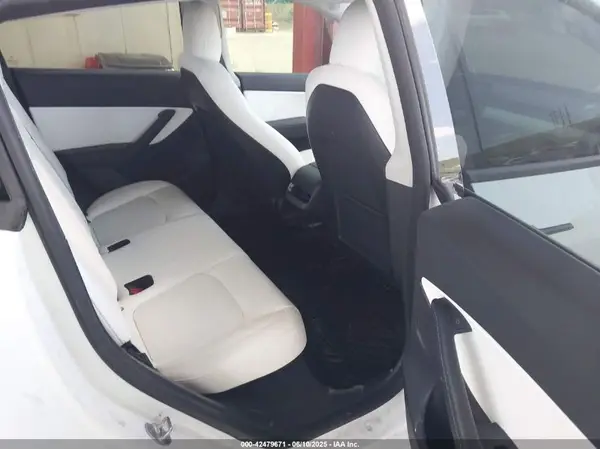 7SAYGDEF2NF381221 2022 TESLA MODEL Y - Image 8