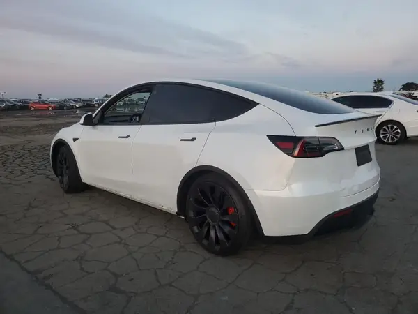 7SAYGDEF2NF388346 2022 TESLA MODEL Y - Image 2