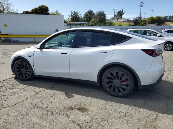 7SAYGDEF2NF405596 2022 TESLA MODEL Y - Image 2