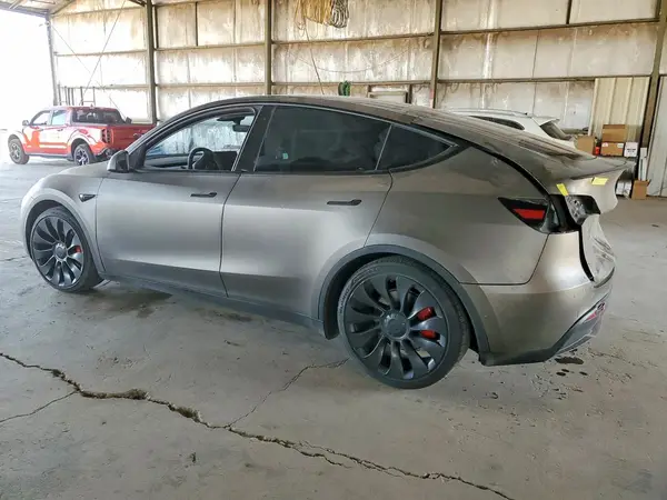 7SAYGDEF2NF410989 2022 TESLA MODEL Y - Image 2