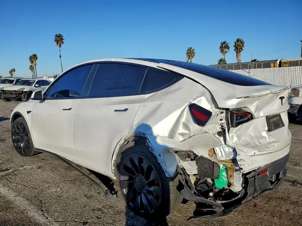 7SAYGDEF2NF411043 2022 TESLA MODEL Y - Image 2