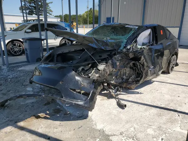 7SAYGDEF2NF448013 2022 TESLA MODEL Y - Image 1