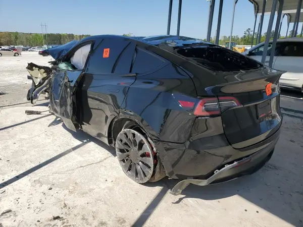 7SAYGDEF2NF448013 2022 TESLA MODEL Y - Image 2