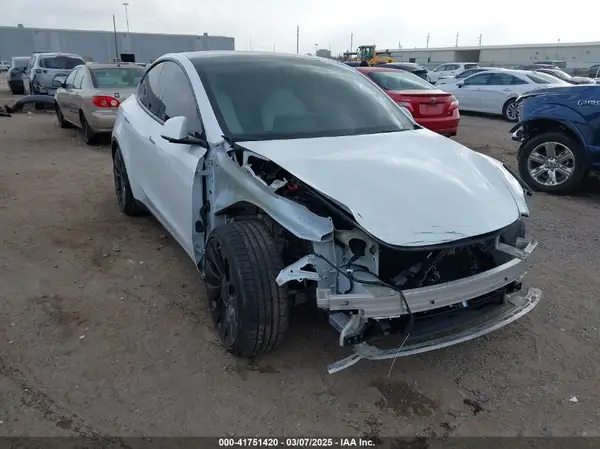 7SAYGDEF2NF451560 2022 TESLA MODEL Y - Image 1