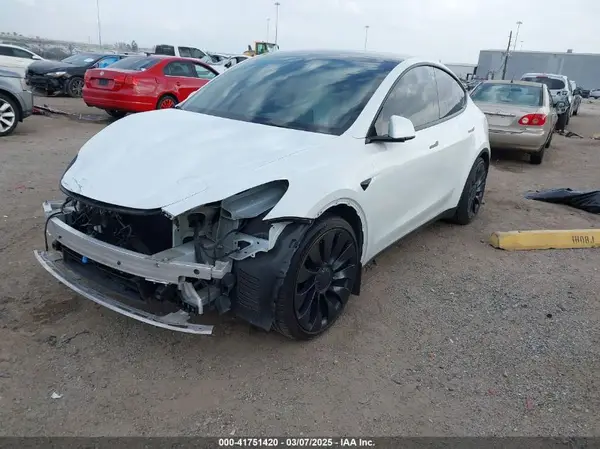 7SAYGDEF2NF451560 2022 TESLA MODEL Y - Image 2