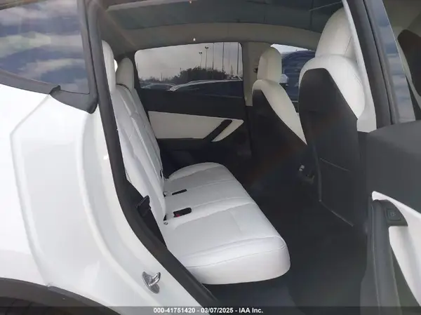 7SAYGDEF2NF451560 2022 TESLA MODEL Y - Image 8